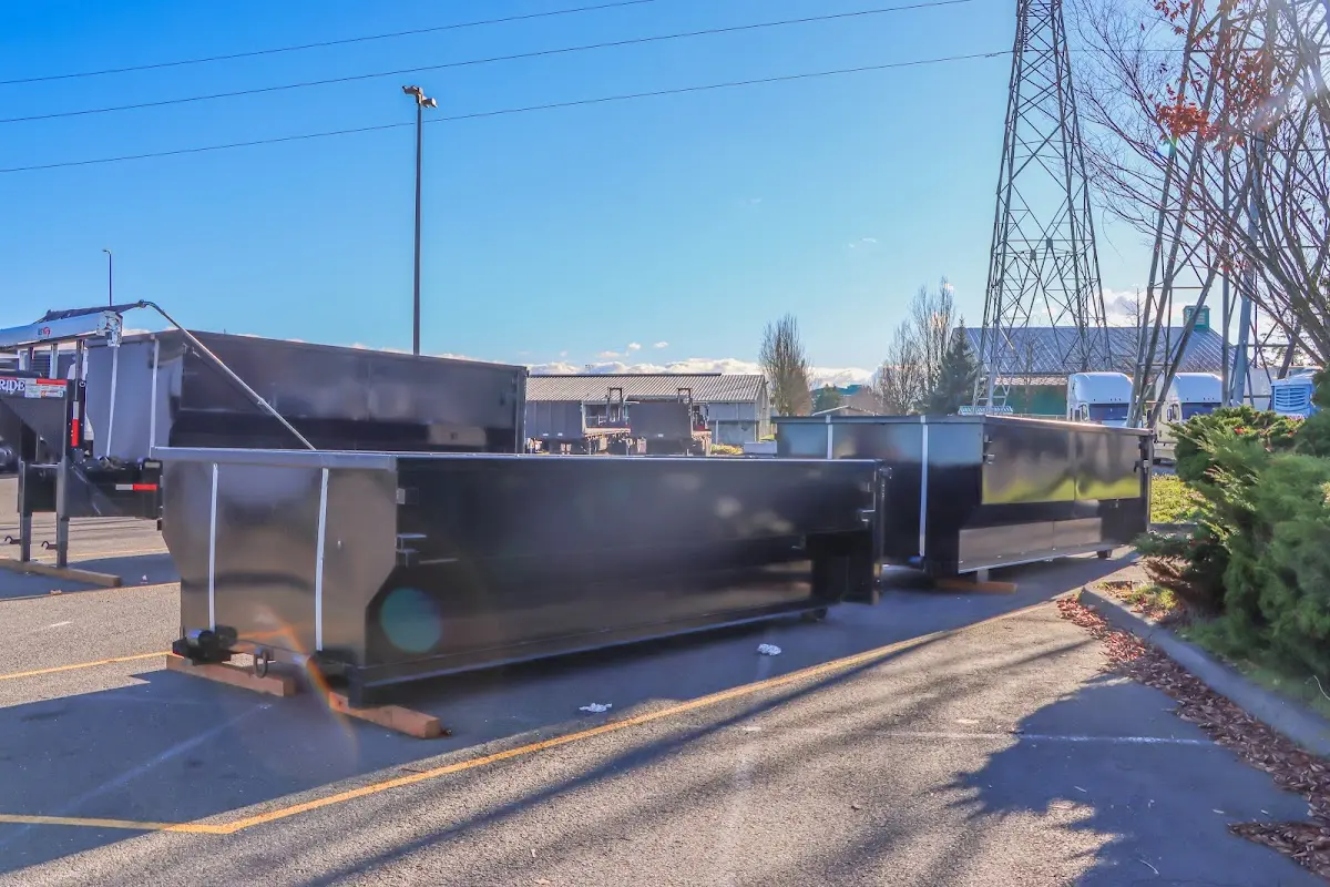 Professional dumpster rental and junk removal service in Parlier